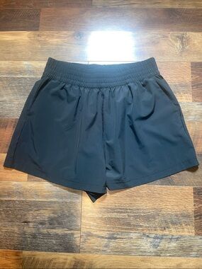 Women's Banded Performance Shorts